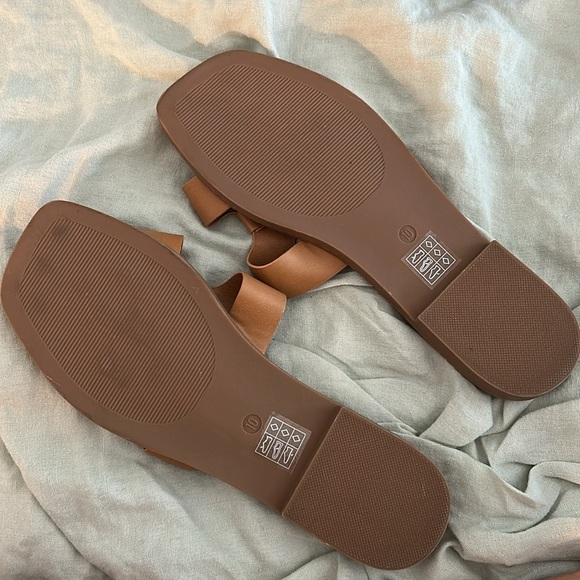 JASON WU Brown Gold Danis Flat Sandals - Picture 2 of 2